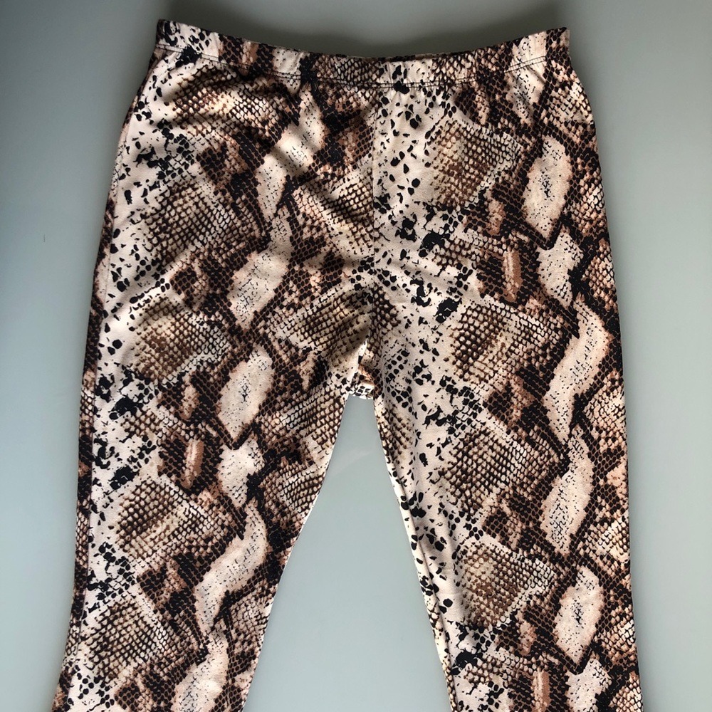 American Threads - Size Medium • Animal Print • Soft Flare Pants